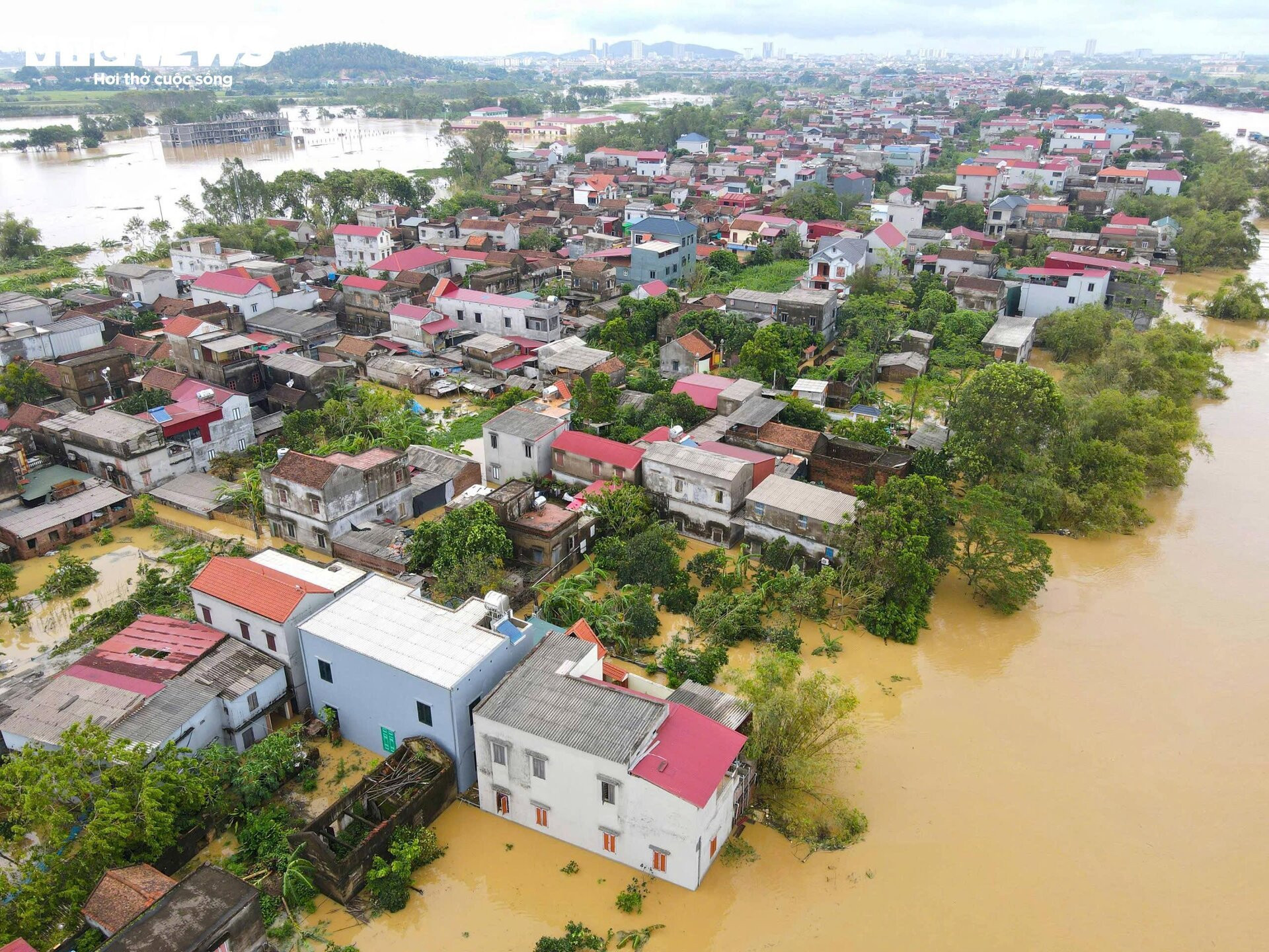 Lũ sông Cầu cao nhất trong gần 40 năm, 9.000 người dân Bắc Giang bị cô lập - 2