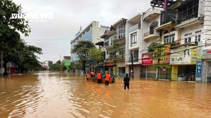 Trong 12 giờ tới, lũ trên sông Thao ở Yên Bái tiếp tục xuống mức báo động 2. (Ảnh: Công Hiếu)