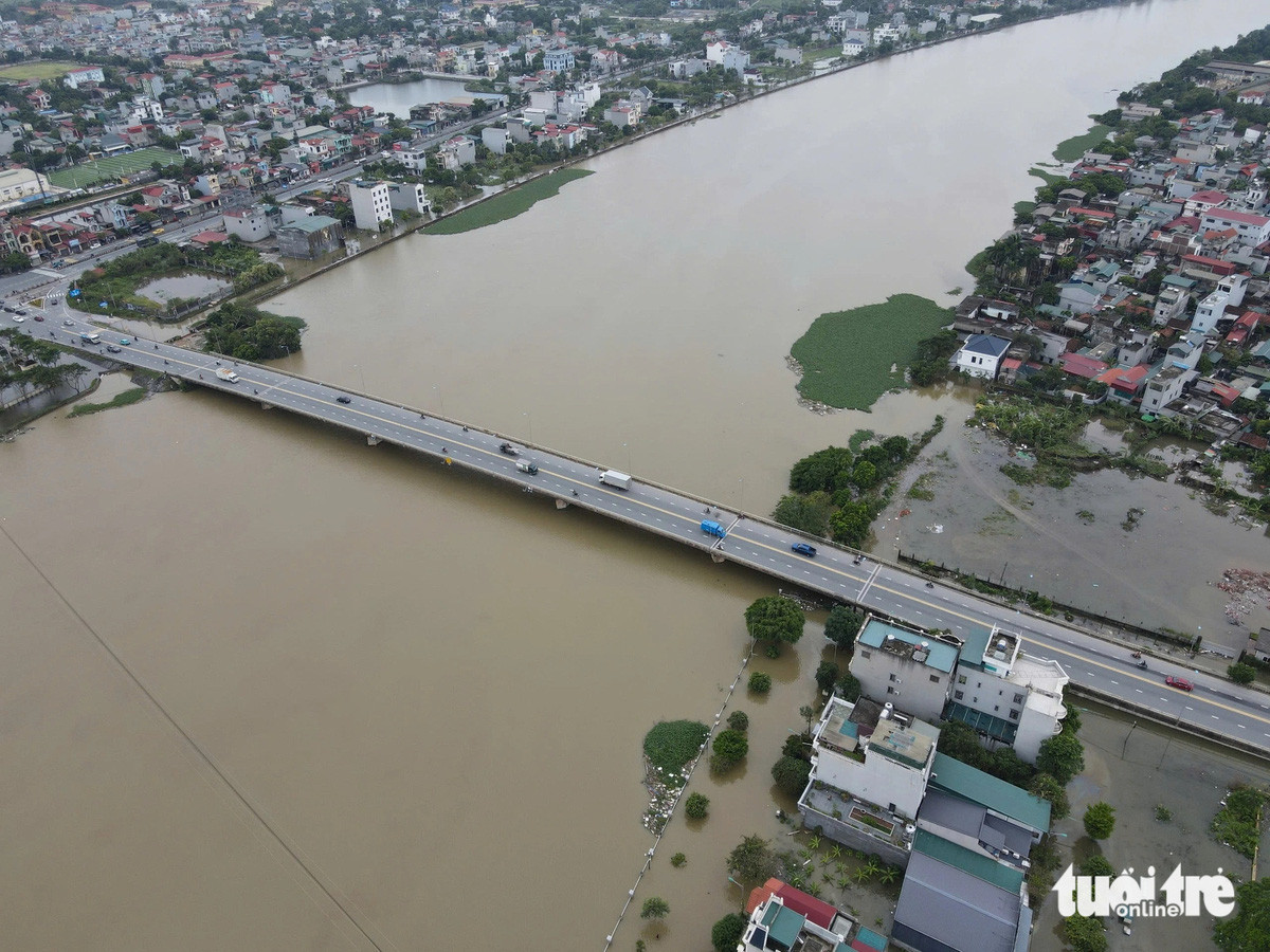 Thời tiết hôm nay 13-9: Bắc Bộ nắng lên, lũ tại một số sông vẫn trên mức báo động 3 - Ảnh 1.