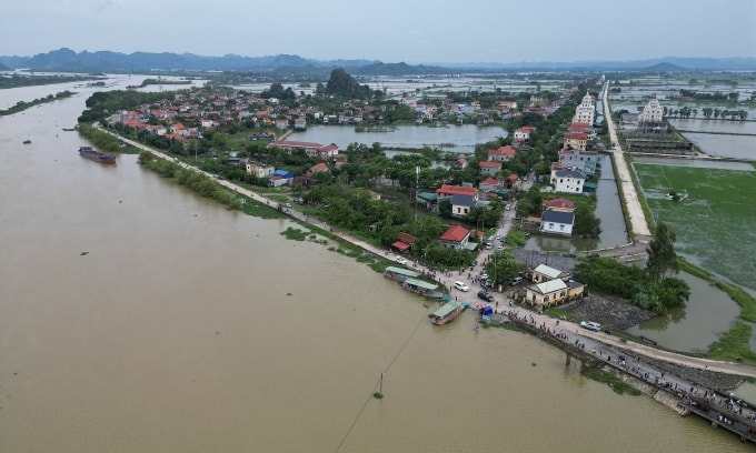 Tràn Lạc Khoái hiện chưa phải xả tràn. Ảnh: Lam Sơn