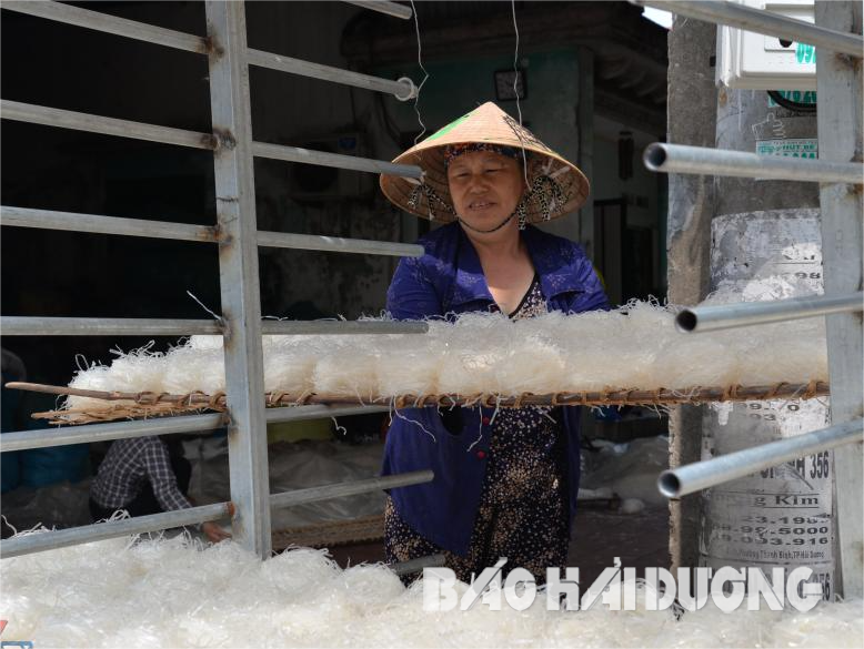 13 households in the Lo Cuong rice paper craft village (Hai Duong city ...