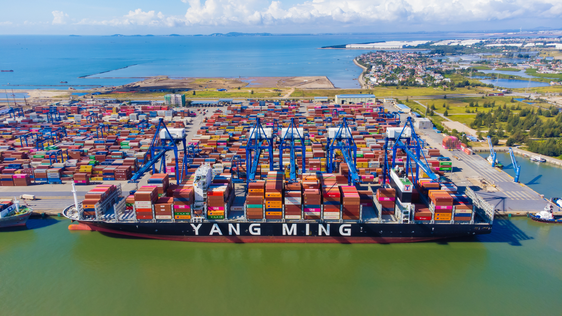 Cảng Container Quốc tế Tân Cảng – Hải Phòng.