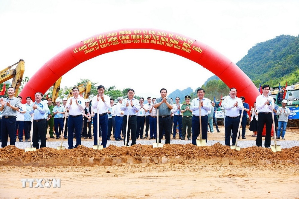 ttxvn_thu_tuong_pham_minh_chinh_du_le_khoi_cong_cao_toc_hoa_binh-moc_chau_290924-2.jpg