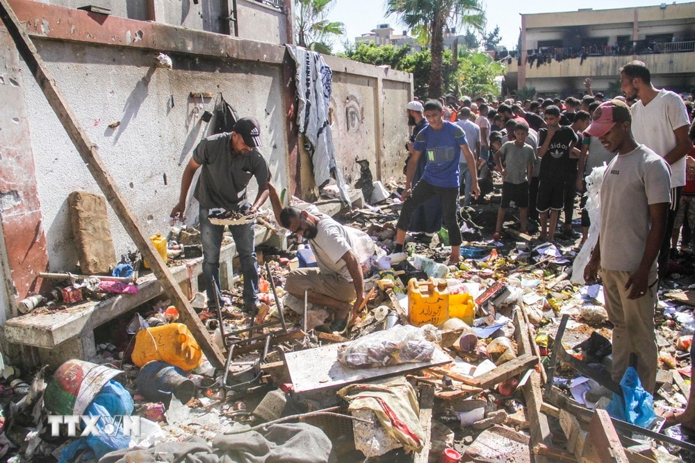 Trường học bị phá hủy sau cuộc tấn công của Israel tại trại tị nạn Jabalia, Dải Gaza. (Ảnh: THX/TTXVN)