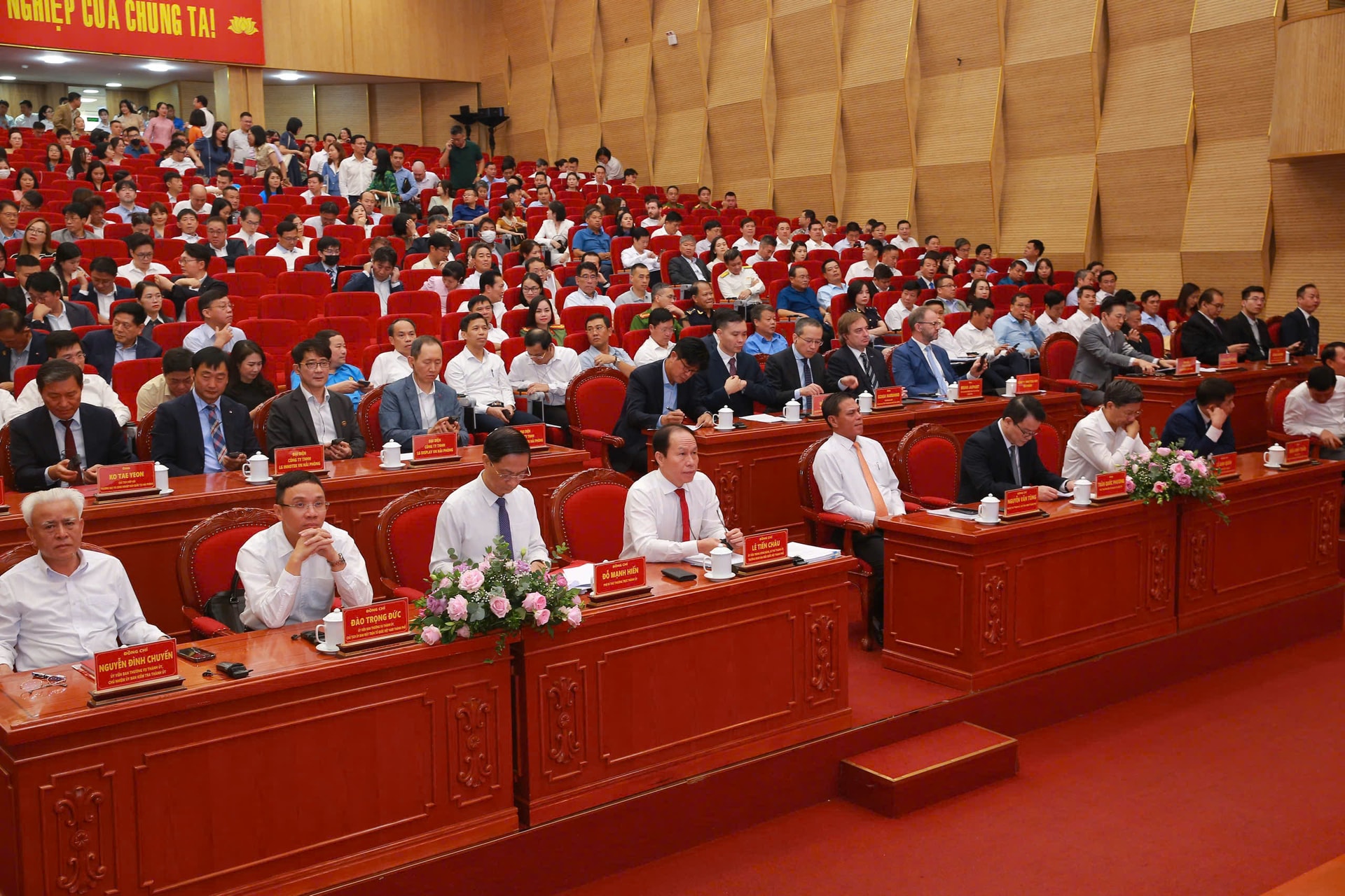 Các đại biểu tham dự hội nghị.