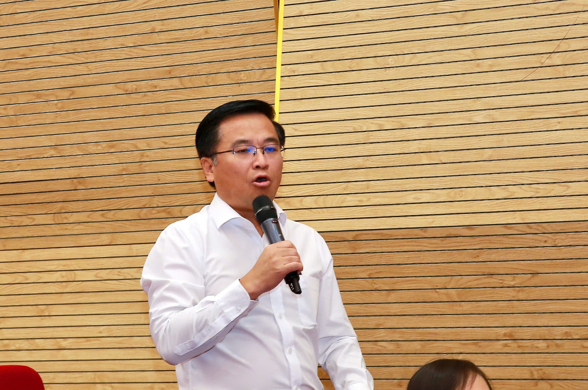 PGS.TS Bùi Xuân Hải - Hiệu trưởng Trường đại học Hải Phòng trả lời ý kiến của các doanh nghiệp.