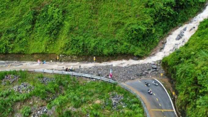 Sạt lở gần khu vực đèo Mã Pì Lèng tuần cuối tháng 9. Ảnh: Mạnh Tour