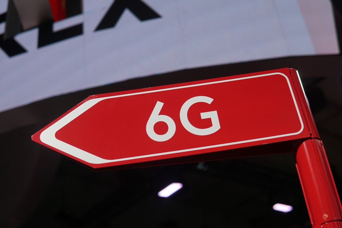 Biển hiệu chỉ dẫn tới khu trải nghiệm mạng 6G của một nhà mạng tại sự kiện MWC 2023. Ảnh: Lưu Quý