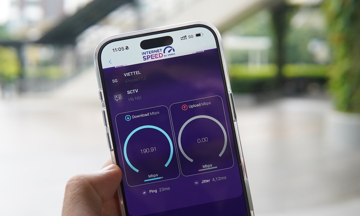 Kết quả đo tốc độ của mạng 5G tại một điểm ở Hà Đông, Hà Nội sáng 10/10 trên iPhone 16 với ứng dụng i-Speed. Ảnh: Lưu Quý