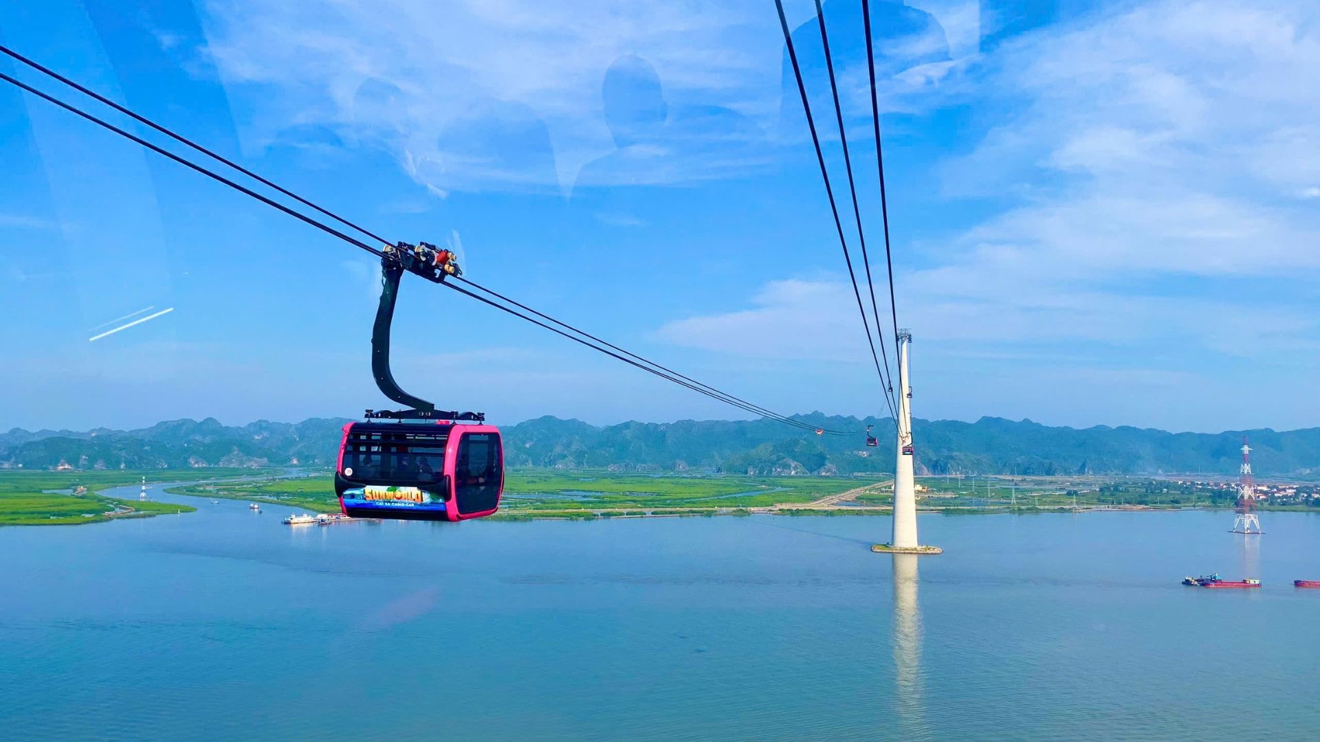 Tuyến cáp treo tại Cát Bà.