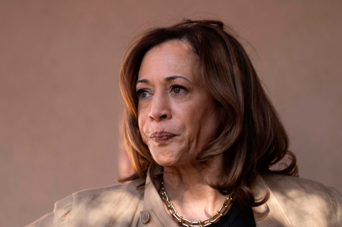 Phó tổng thống Kamala Harris phát biểu tại Douglas, bang Arizona ngày 27/9. Ảnh: AFP