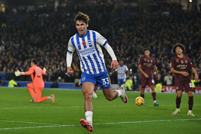 Matt ORiley mừng bàn ấn định thắng lợi cho Brighton ngay trong trận ra mắt Ngoại hạng Anh. Ảnh: AFP