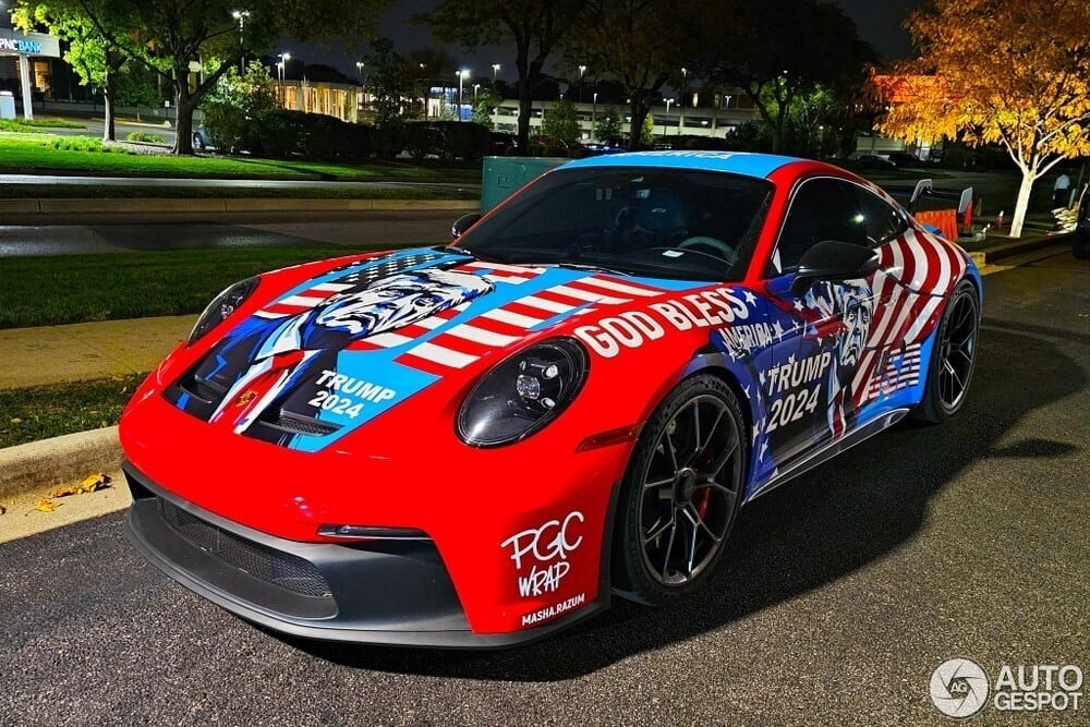 Chiếc Porsche 911 đặc biệt mừng ông Donald Trump thắng cử
