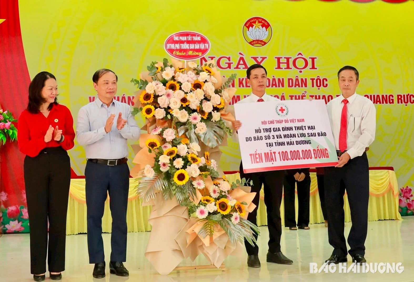 ngay-hoi-dai-doan-ket-thon-quang-ruc(2).jpg