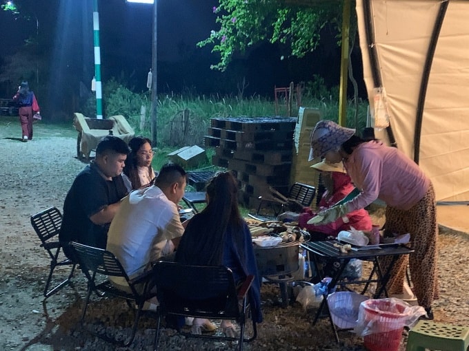 ngoi-quan-xuyen-dem1.jpg