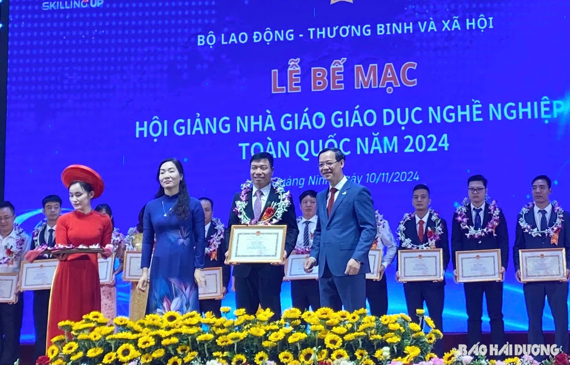 nha-giao-giao-duc-nghe-nghiep.jpg