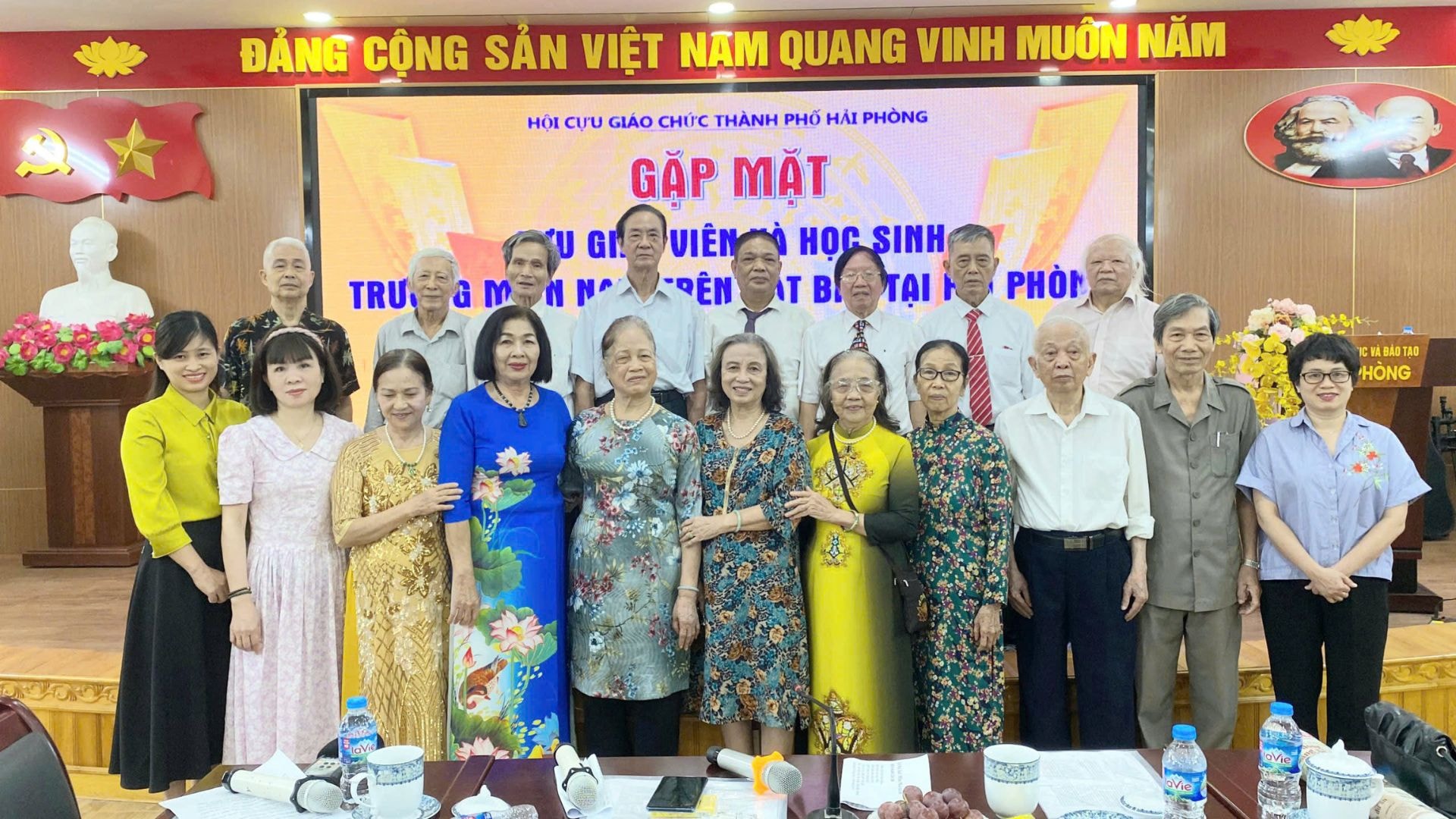 Hội cựu giáo viên và học sinhmiền Nam.
