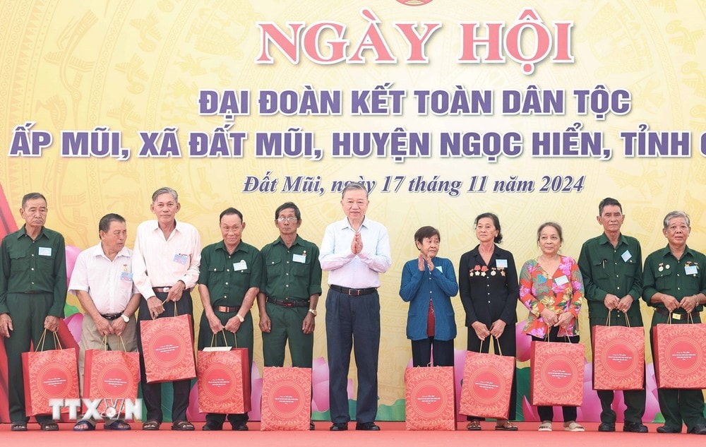 ttxvn_tong_bi_thu_to_lam_du_ngay_hoi_dai_doan_ket_toan_dan_toc_tai_ca_mau (2).jpg