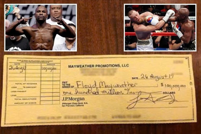 Floyd Mayweather khoe tấm séc 100 triệu USD nhận từ trận đấu với Conor McGregor năm 2017. Ảnh: Forbes