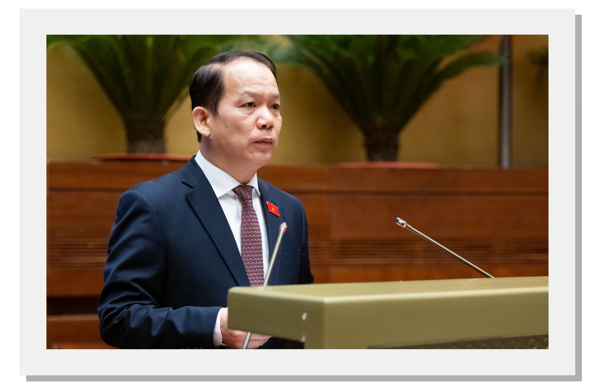 Đồng chí Hoàng Thanh Tùng, Ủyviên Ủy ban Thường vụ Quốc hội, Chủ nhiệm Ủy ban Pháp luật của Quốc hội trìnhbày Báo cáo giải trình, tiếp thu, chỉnh lý dự thảo Nghị quyết về tổ chức chínhquyền đô thị tại Thành phố Hải Phòng. Ảnh: quochoi.vn