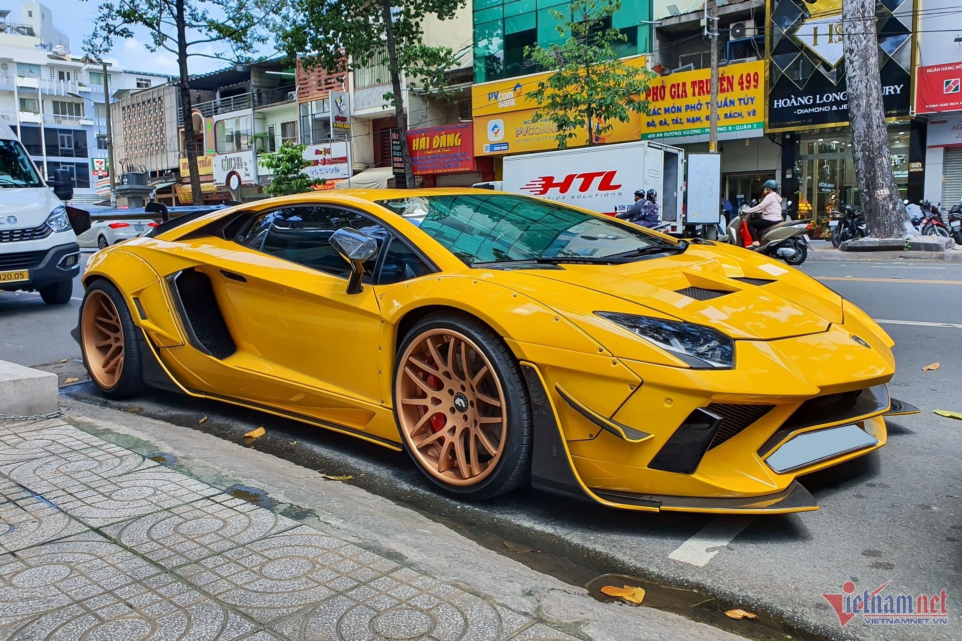 lamborghini-aventador.jpg