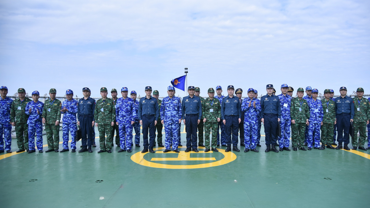 Trênvùng biển lân cận đường phân định Vịnh Bắc Bộ, Cảnh sát biển Việt Nam và TrungQuốc tiến hành tuần tra liên hợp lần 2 năm 2024.