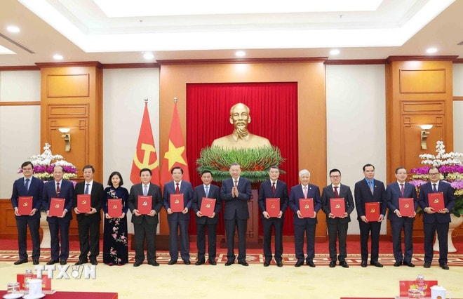 ttxvn-cong-bo-quyet-dinh-cua-bo-chinh-tri-ve-chuc-nang-nhiem-vu-cua-13-co-quan-don-vi-3012-3.jpg