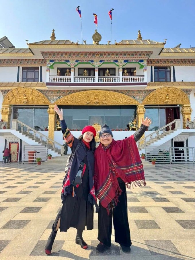 Trần Mạnh Tuấn đưa vợ sang Nepal, biểu diễn trong show chào năm mới cho Đại hội Phật giáo thế giới. Nghệ sĩ nói đây là giấc mơ mà vợ chồng anh ấp ủ từ lâu, nhất là sau khi đối mặt và vượt qua nhiều thử thách khó khăn trong cuộc sống. Anh cùng bạn đời cũng tranh thủ thời gian nghỉ ngơi, du lịch ở những địa điểm nổi tiếng.