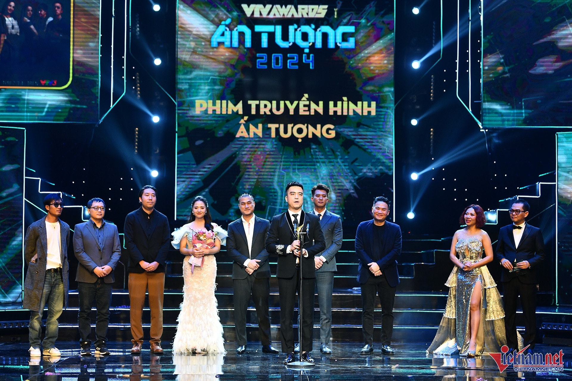 W-Độc đạo.jpg