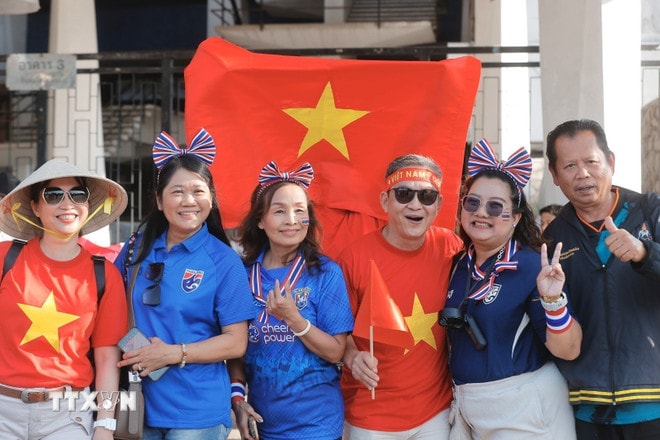 ttxvn-chung-ket-luot-ve-asean-cup-2024-co-dong-vien-tiep-lua-cho-doi-tuyen-viet-nam-05-3.jpg