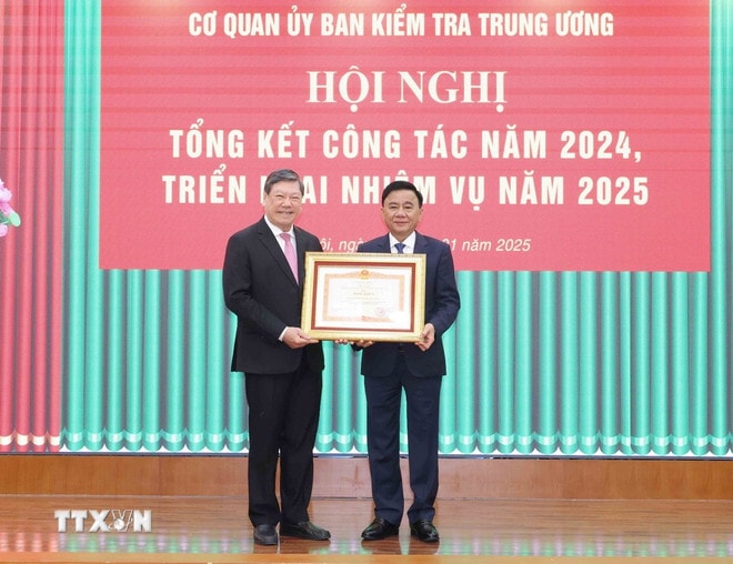 ttxvn-0601-uy-ban-kiem-tra-trung-uong-3.jpg