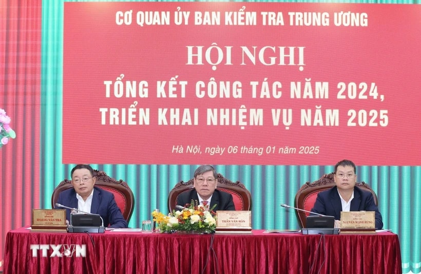 Các đồng chí điều hành hội nghị. (Ảnh: Phương Hoa/TTXVN)