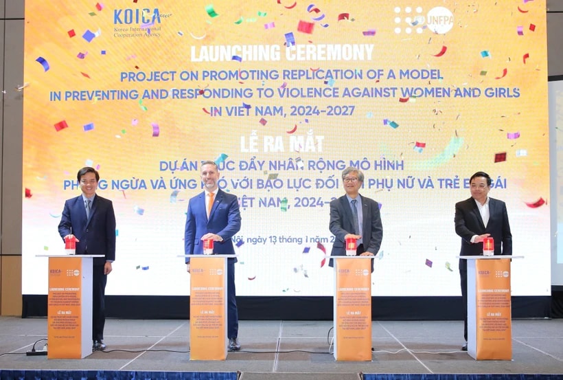 At the launching ceremony for the project to promote the replication of the One Stop Service Centre model, also known as Anh Duong House, in other localities across Vietnam, in Hanoi on January 13. (Photo: VNA)