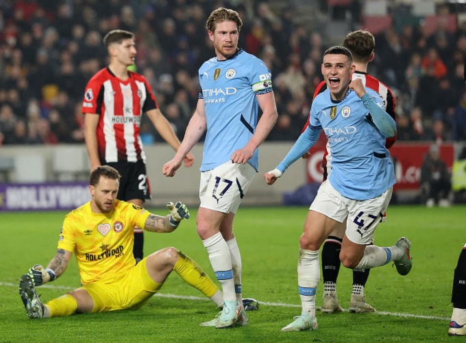 Foden (số 47) mừng bàn nâng tỷ số lên 2-0 cho Man City. Ảnh: Reuters