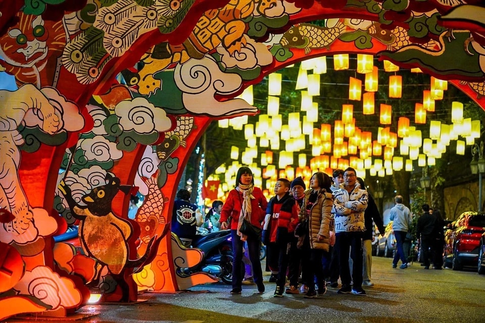 Phung Hung Street in Hanoi shines brightly with decorative lights to welcome the New Year. (Photo: Khanh Hoa – VNA)