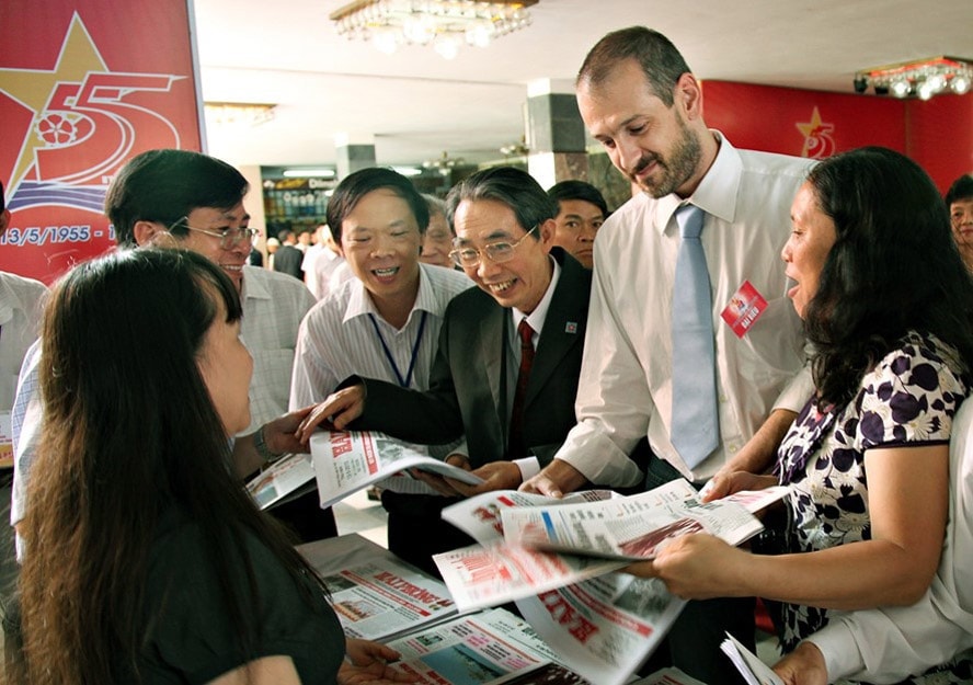 Ấnphẩm Báo Hải Phòng được giới thiệu tới nhiều bạn bè quốc tế tại lễ kỷ niệm 55năm Ngày Giải phóng Hải Phòng (13-5-1955 - 13-5-2010).