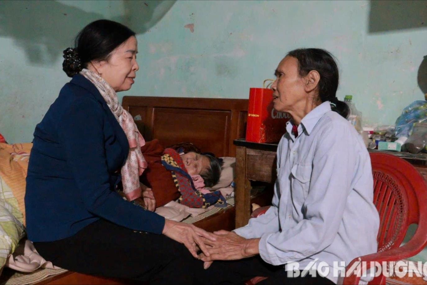 tinh-nguyen-vien-ben-nguoi-cao-tuoi-2-1-.jpg