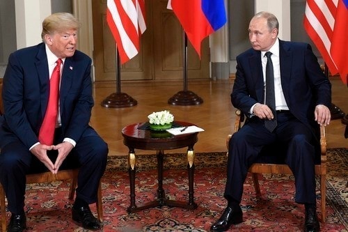 tong-thong-nga-vladimir-putin-va-nguoi-dong-cap-my-donald-trump-trong-cuoc-gap-tai-helsinki-phan-lan-ngay-16-7-2018.jpg