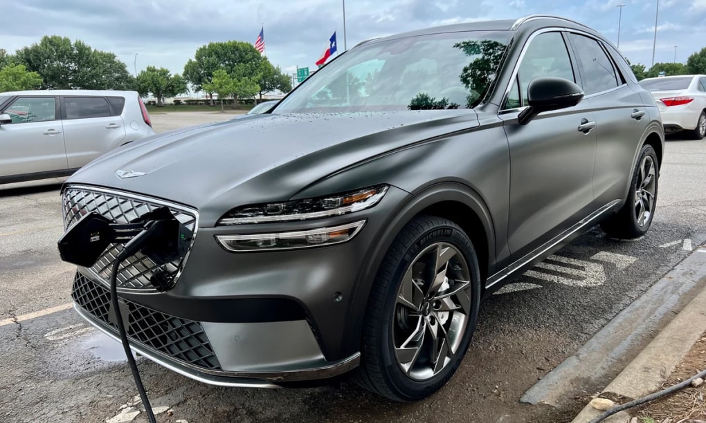 sac-xe-dien-genesis-gv70.jpg