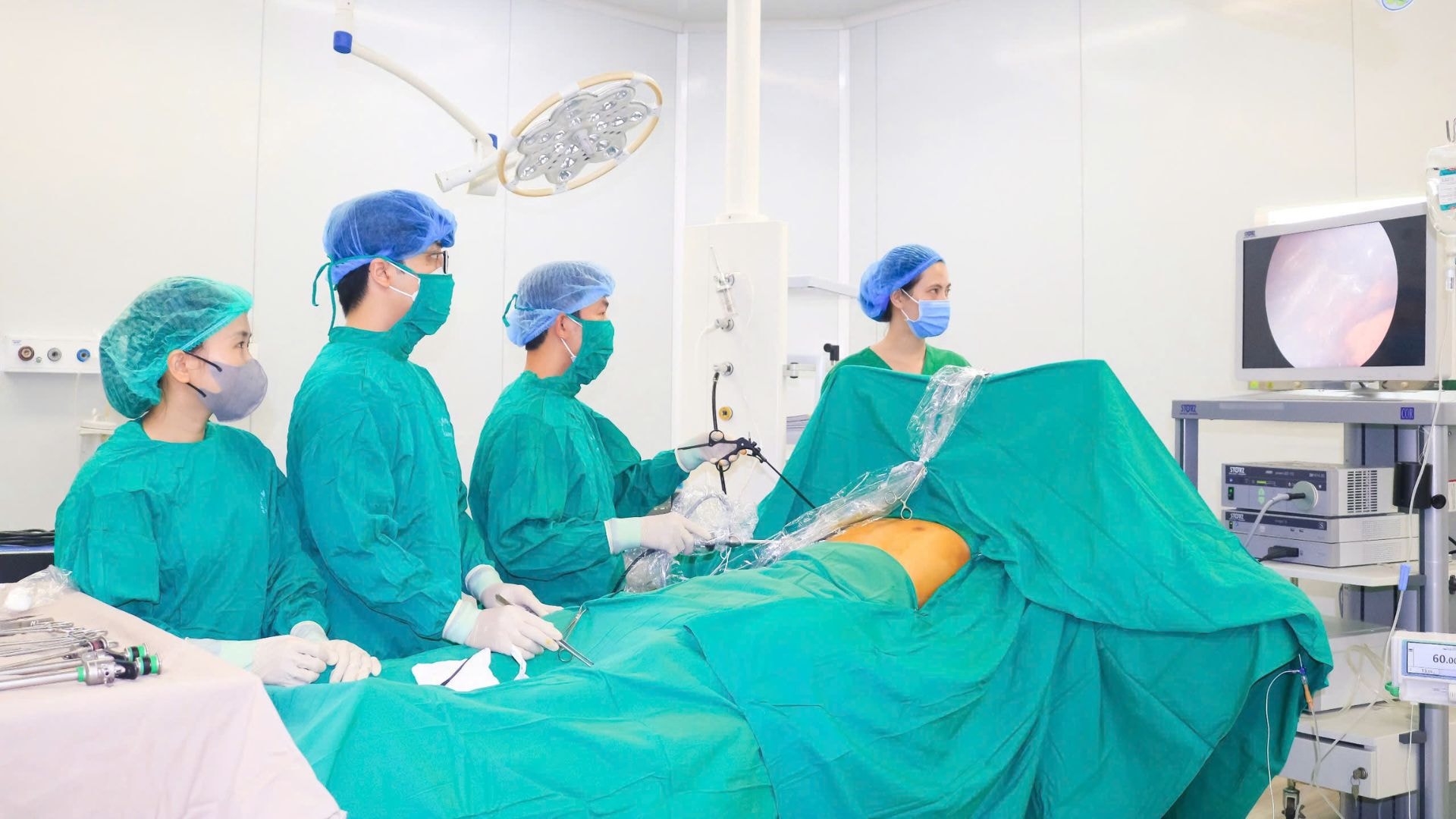 Phẫu thuật nội soi đốt hạch giao cảm.