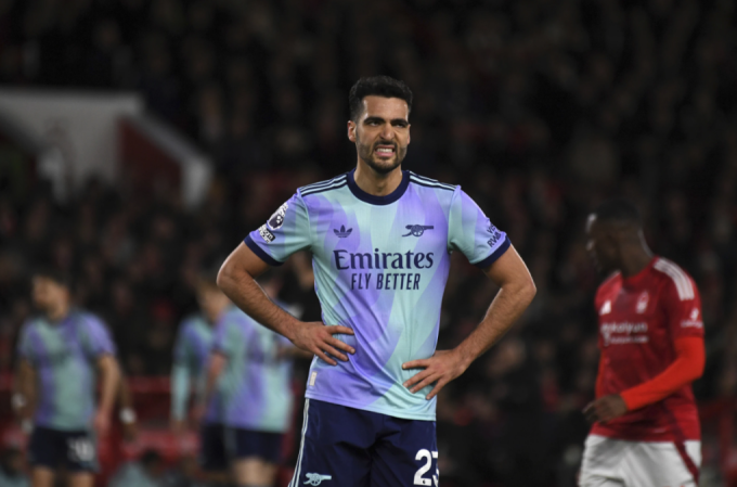 Mikel Merino thất vọng trong trận Arsenal hòa Nottingham Forest 0-0 trên sân City Ground ở vòng 27 Ngoại hạng Anh ngày 26/2. Ảnh: AP