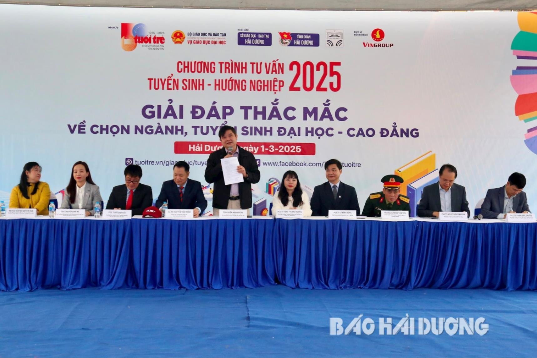 ban-tu-van-tuyen-sinh(1).jpg