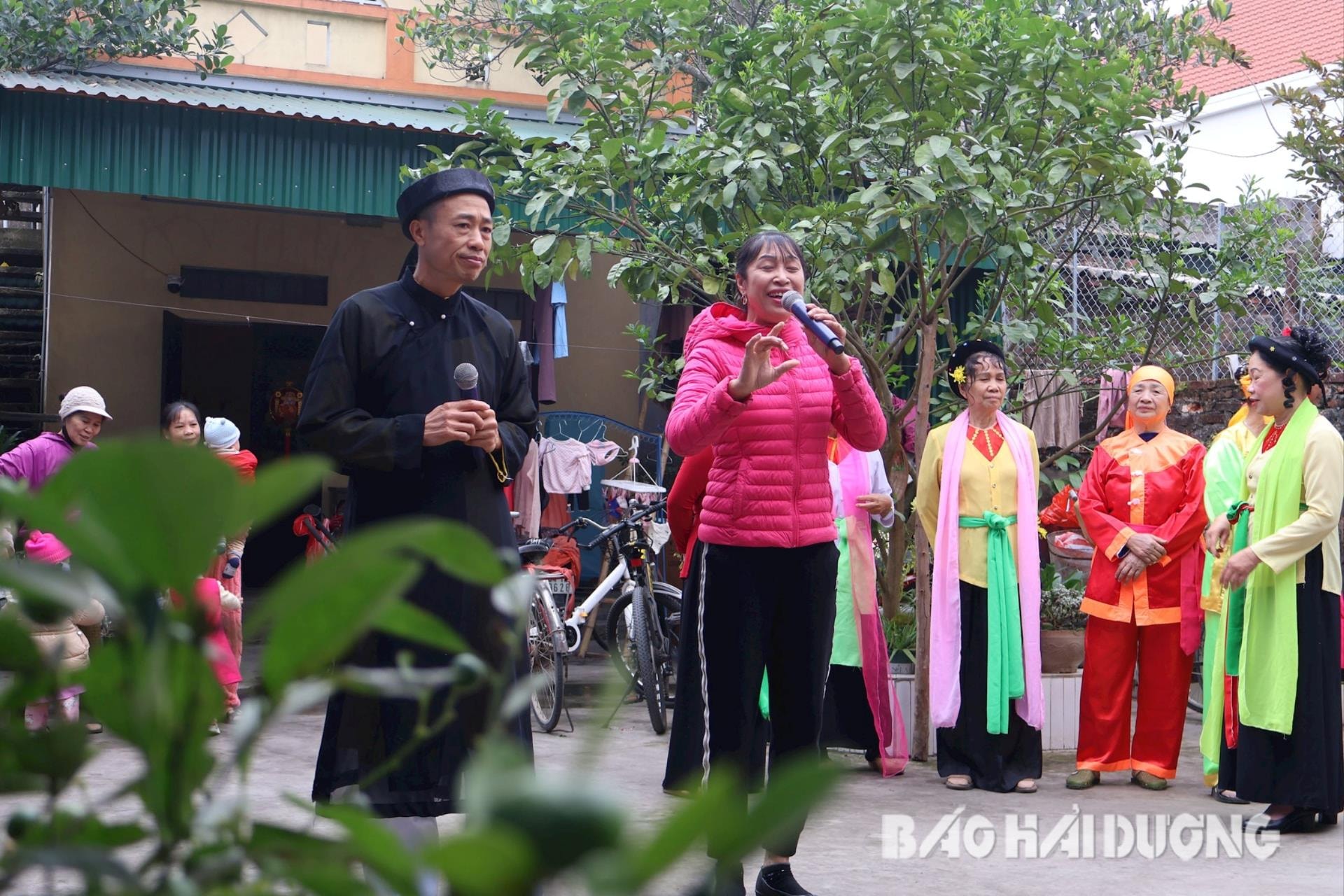 nguoi-gia-me-cheo-1-(1).jpg