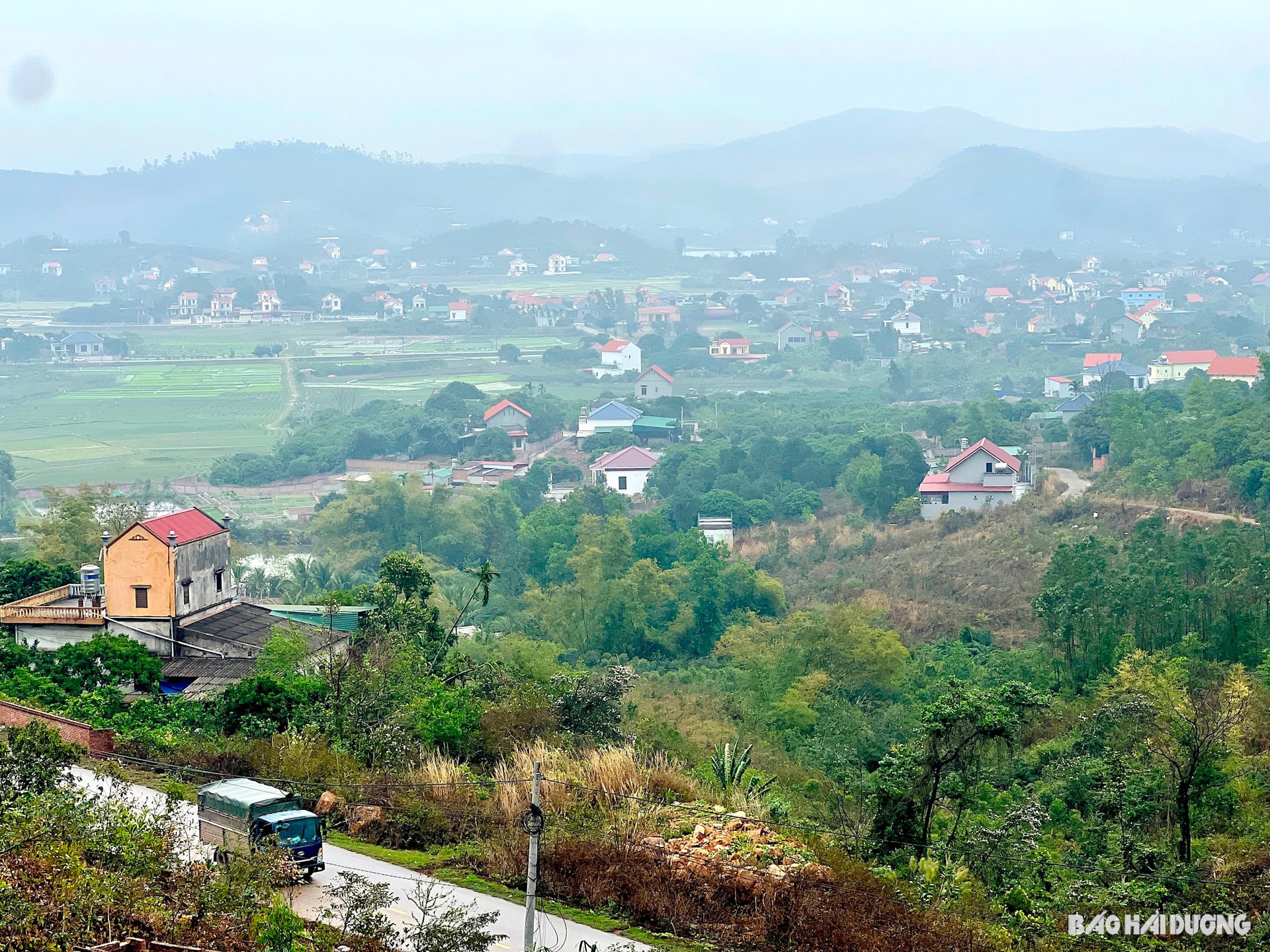 Những ngày tới, thời tiết khu vực Hải Dương nhiều mây, có mưa, mưa nhỏ rải rác. Trong ảnh: Một góc xã Lê Lợi (TP Chí Linh)