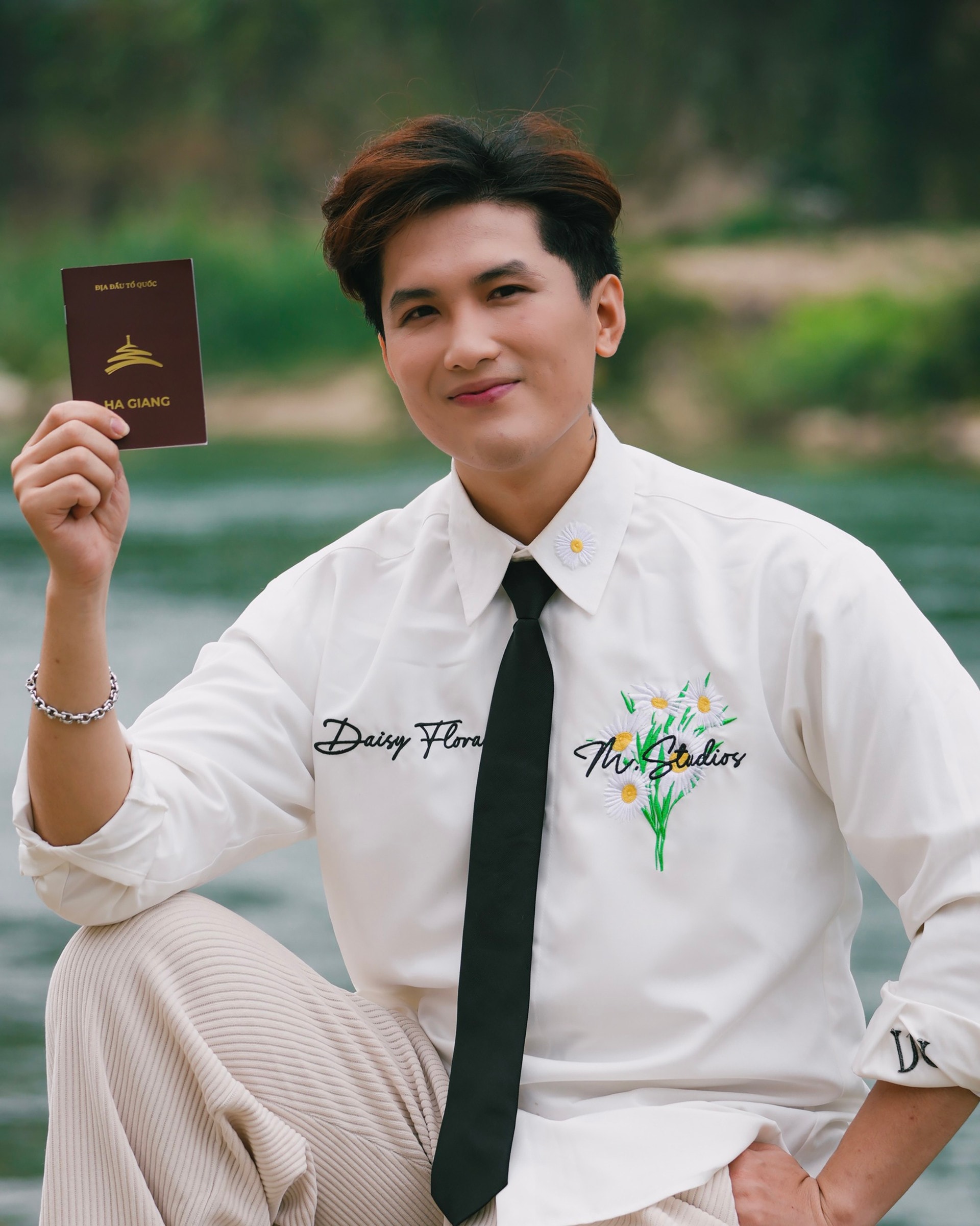 ho-chieu-ha-giang-1.jpg