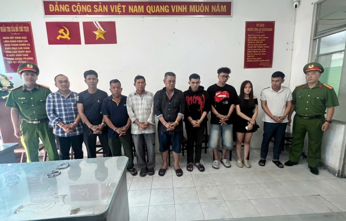 Những nghi can bị bắt khẩn cấp. Ảnh: Bảo Trân