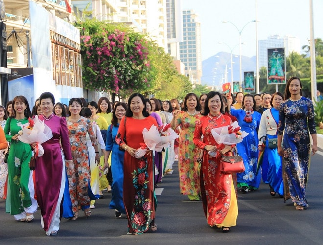 trinh-dien-ao-dai-8-3.jpg