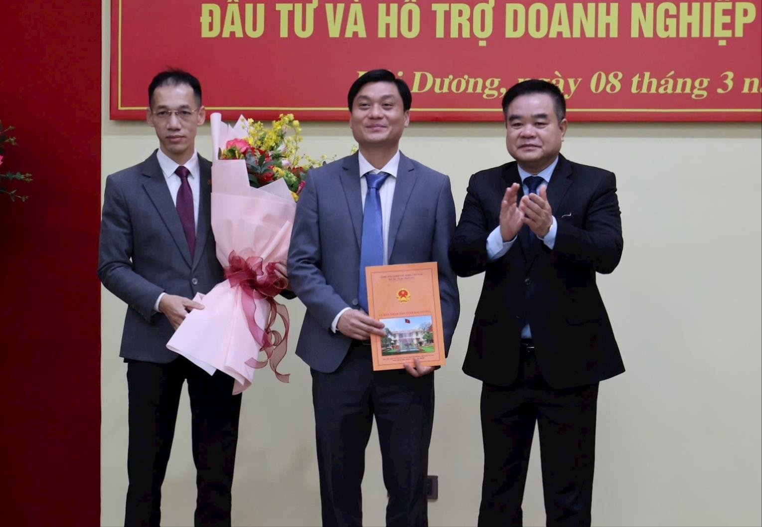 trao-quyet-dinh(1).jpg