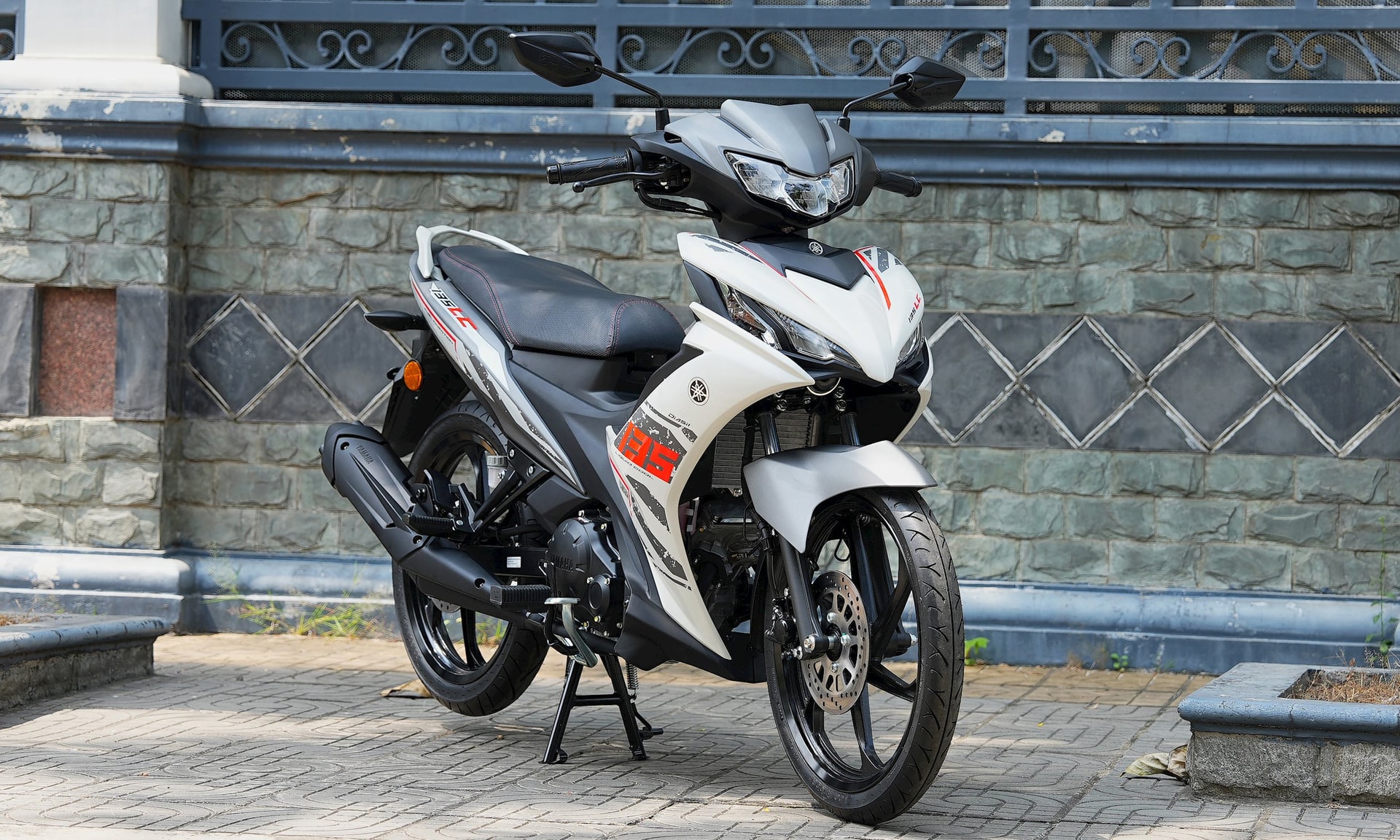 yamaha-135lc.jpg