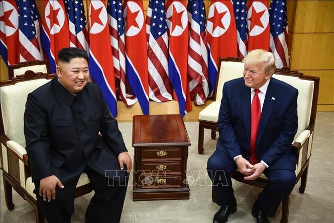 tong-thong-my-donald-trump-va-nha-lanh-dao-trieu-tien-kim-jong-un-trong-cuoc-gap-o-lang-dinh-chien-panmunjom-tai-khu-phi-quan-su-nam-2019.jpg